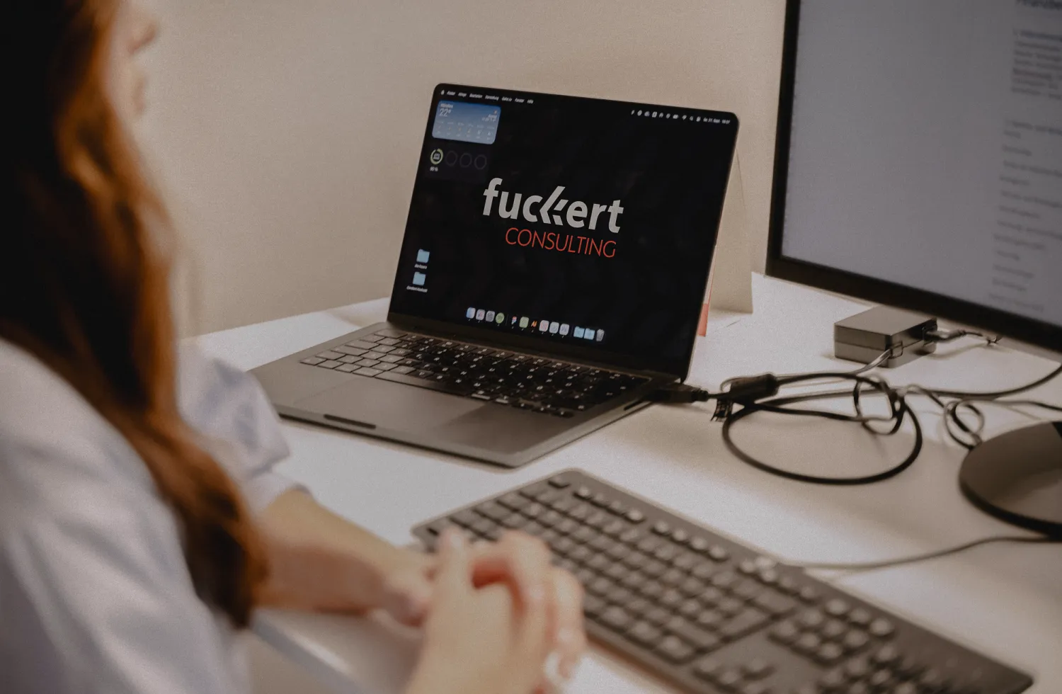 Webdesign-Detailansicht für das Fuckert Consulting Projekt – modernes UI/UX-Design